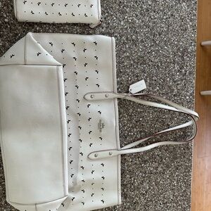 Coach White Tote Bag and Wallet Set authentic